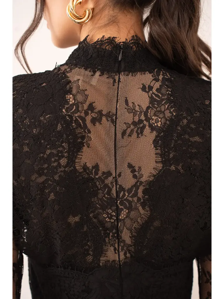 vestido preto festa.webp