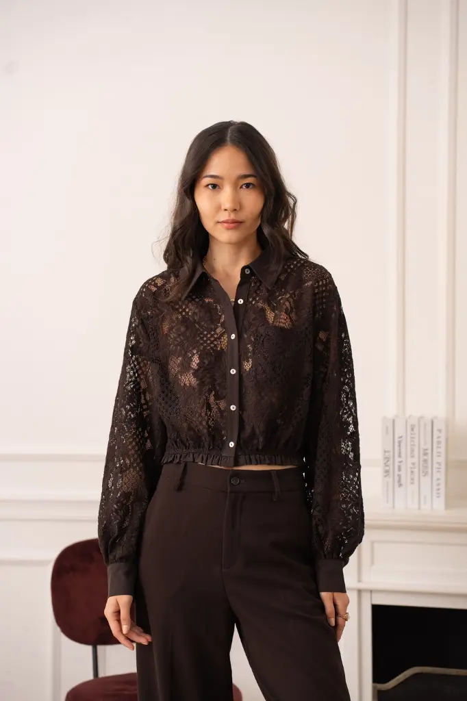 chemise chocolat crop top.webp