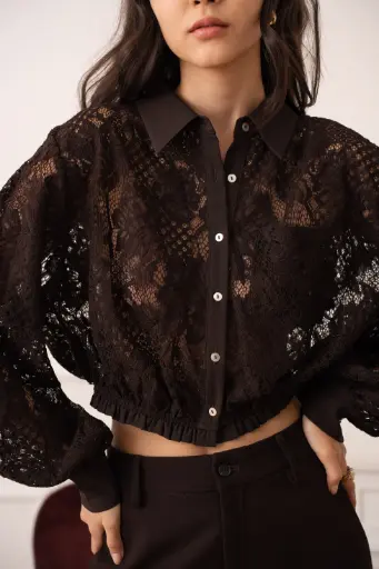Chemisier crop en dentelle